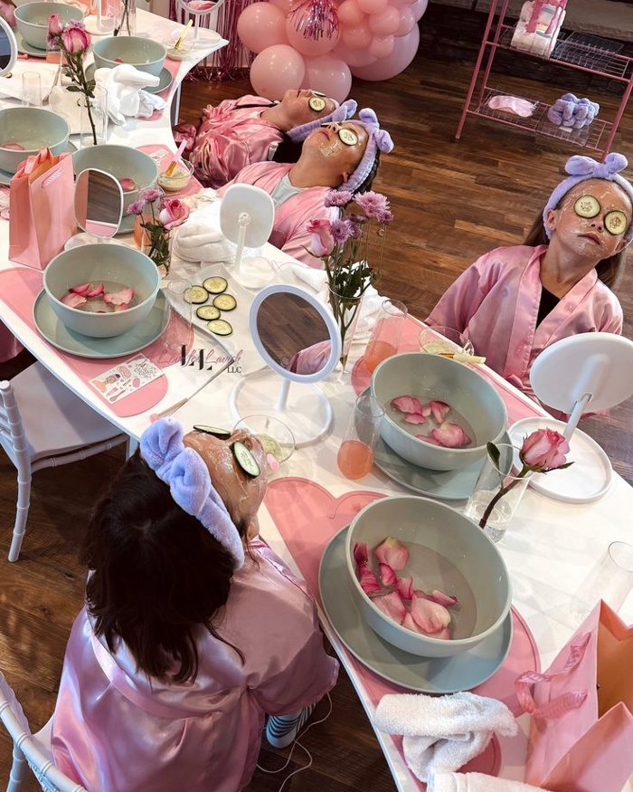 Spa bowls and mirrors at a kids spa party